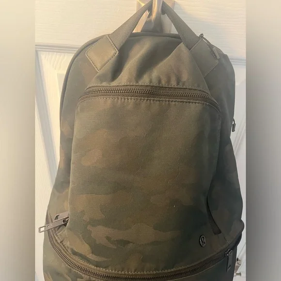 City Adventurer Backpack in Camo - Picture 6 of 7